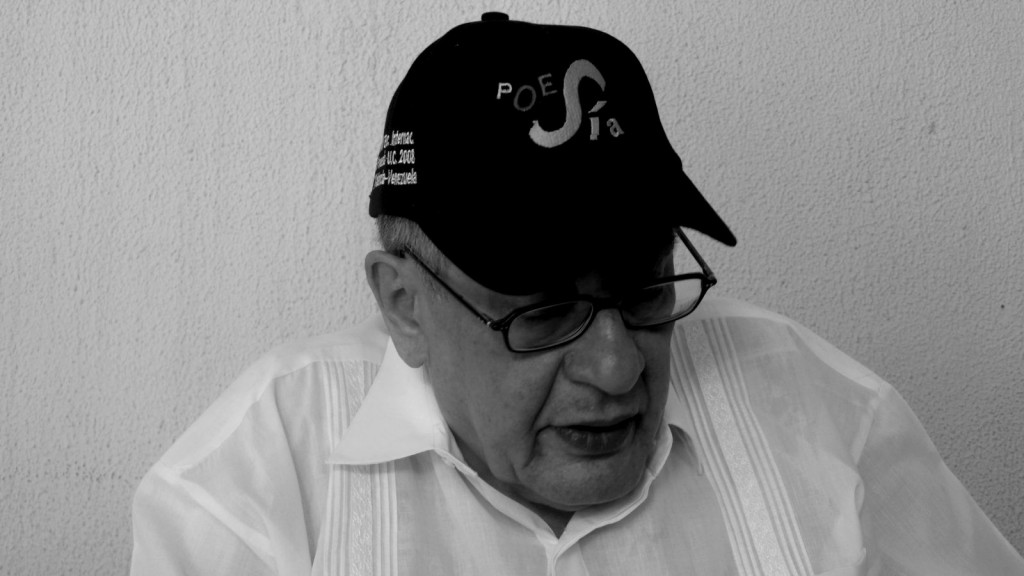 José Emilio Pacheco beim Internationalen Poesiefestival im venezolanischen Valencia, das von der Lyrikzeitschrift „POESÍA“ und der Universität Carabobo organisiert wird. (Foto: Enrique Hernández-D’Jesús) 