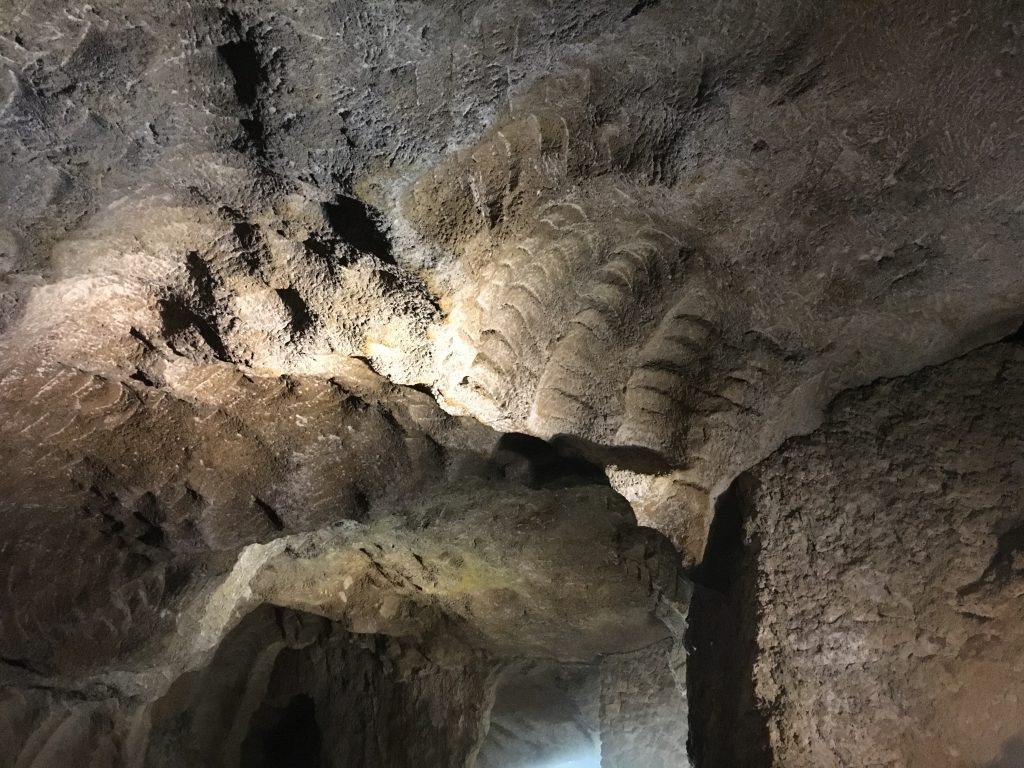 Innerhalb der phönizischen Grotte bei Tanger (Foto Tobias Burghardt)