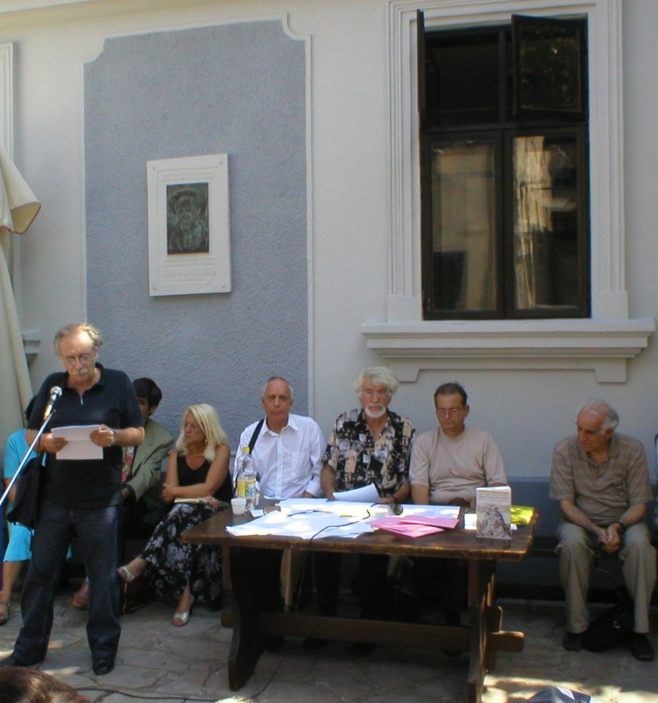 Zlatko-Krasni moderiert eine internationale Lyriklesung mit dem argentinisch-jüdischen Dichter Alberto Szpunberg im Belgrader Künstlerviertel