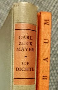 Buchrücken der Gedichtbände von Carl Zuckmayer
